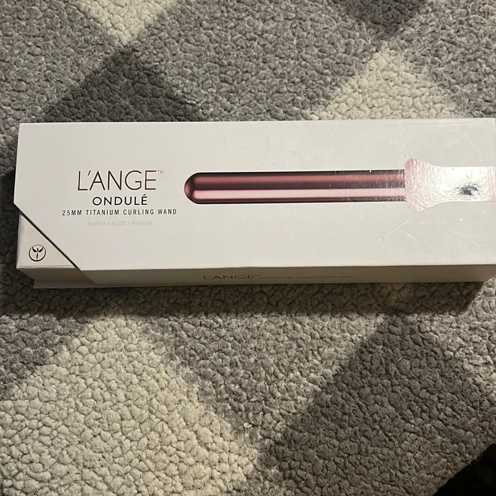 L’ange. Brand new.